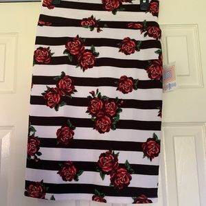 NWT LuLaRoe Black & White Stripe with Floral Pattern          Size Small
